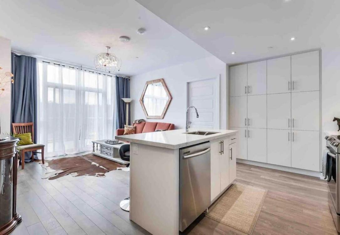 Aquarius 2 Bedroom Condo Friday Harbour Innisfil Eksteriør bilde