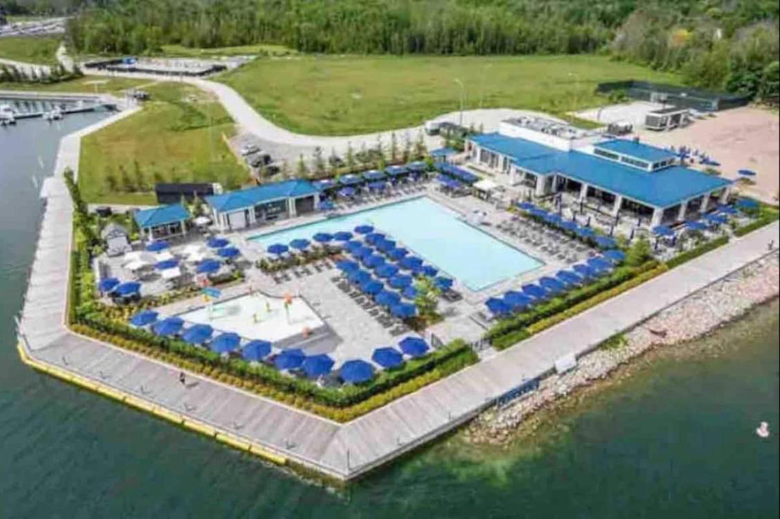 Aquarius 2 Bedroom Condo Friday Harbour Innisfil Eksteriør bilde